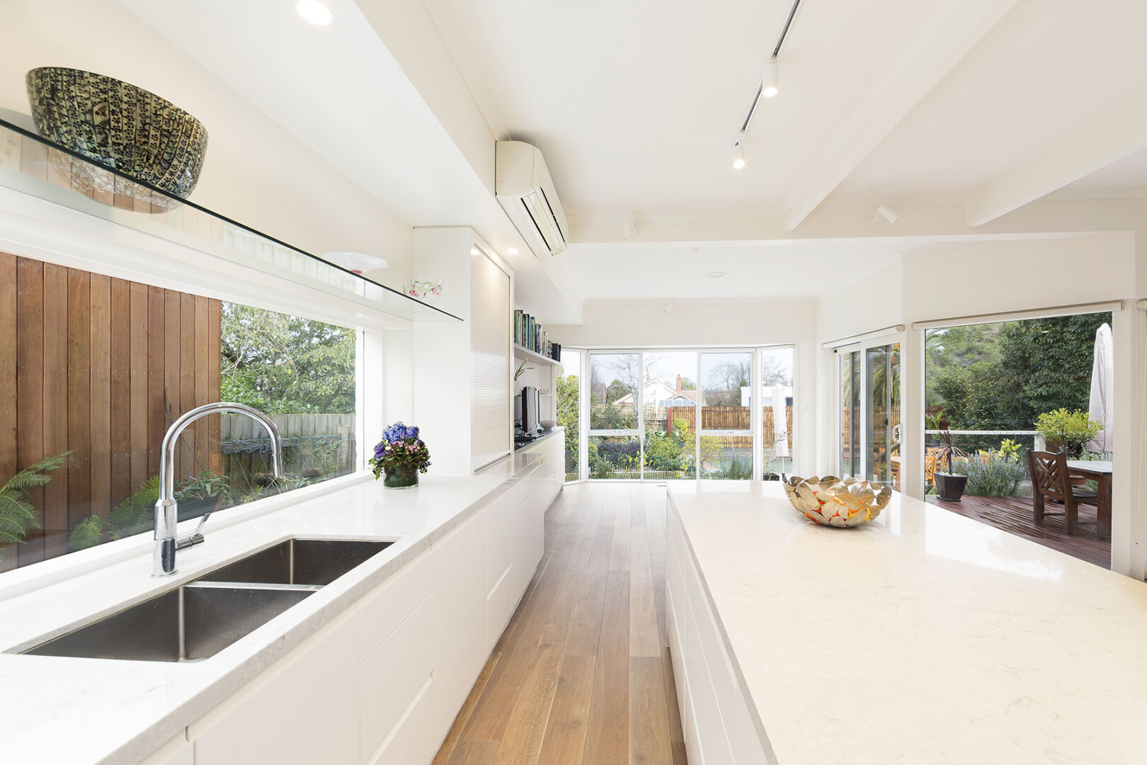 CURATED SIGHTLINES / GARDEN-CENTRIC OPEN PLAN LIVING