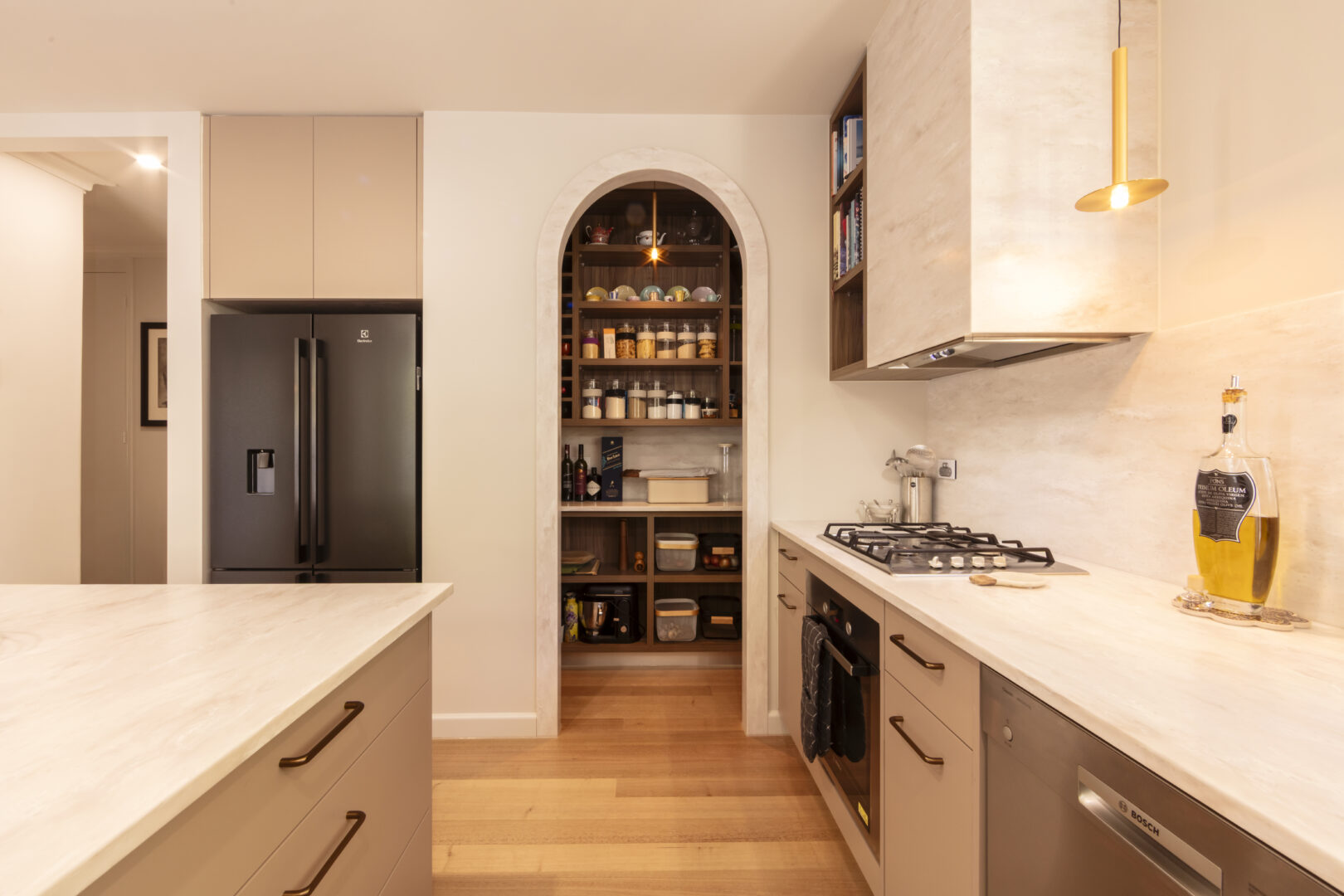 UTILITY INTEGRATION / ARCHED PANTRY FRAMEWORK & SPATIAL EFFICIENCY