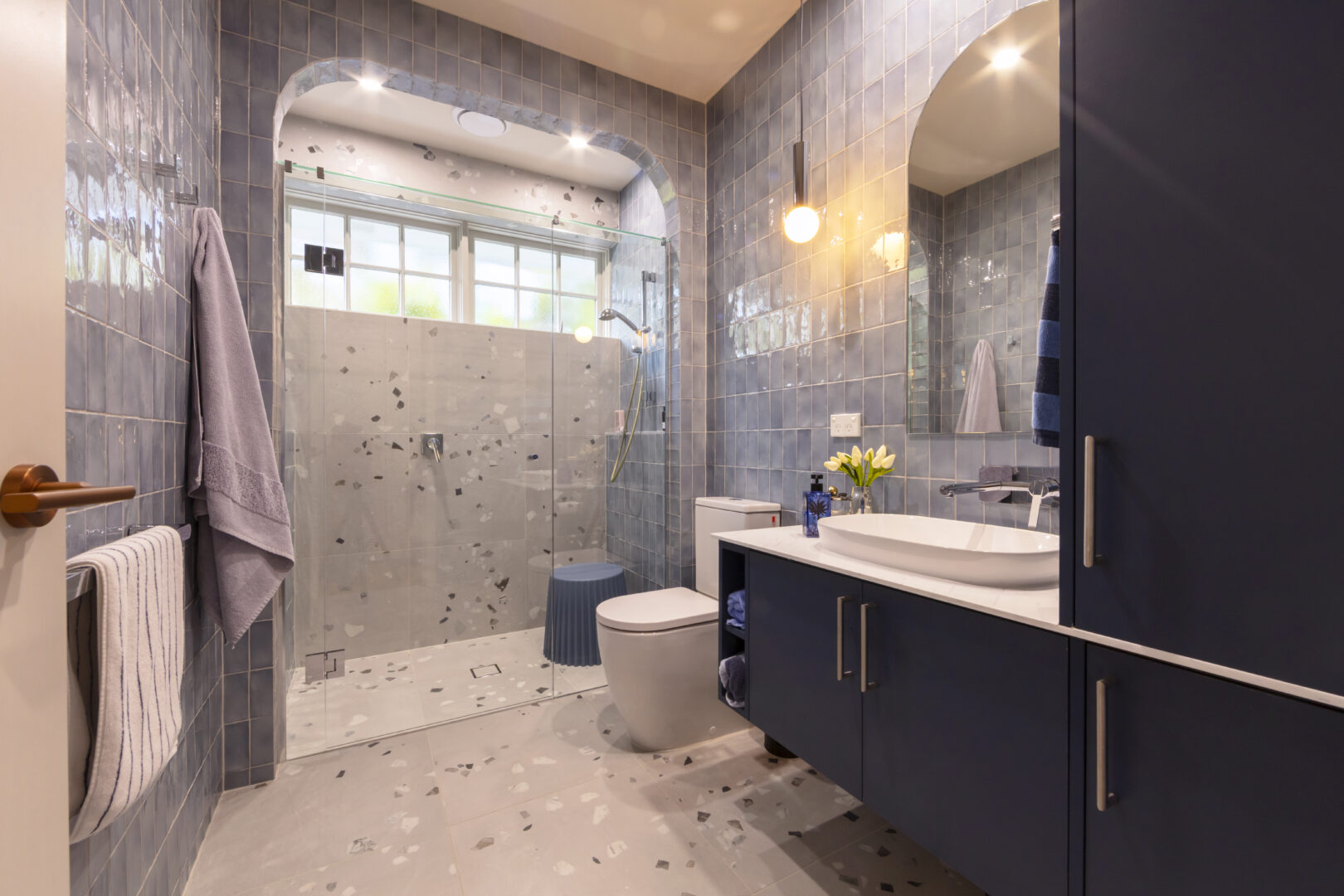 WET AREA REFINEMENT / IMMERSIVE GEOMETRIC RECIRCULATION & TACTILE STONE FINISHES