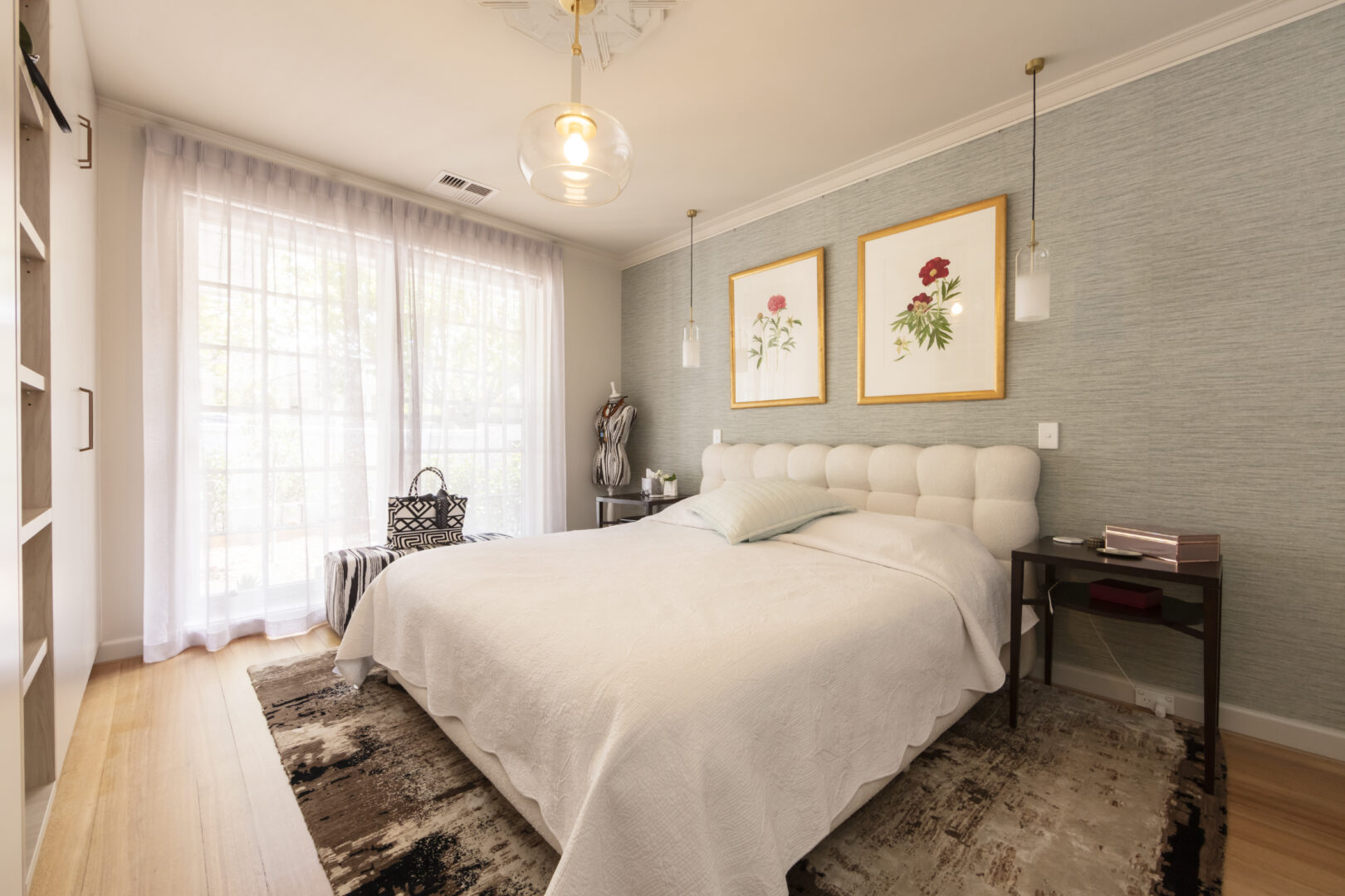 TACTILE RETREAT / SOFT NEUTRAL TEXTURES & CURATED ILLUMINATION